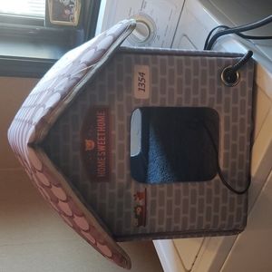 Heated outdoor cat house